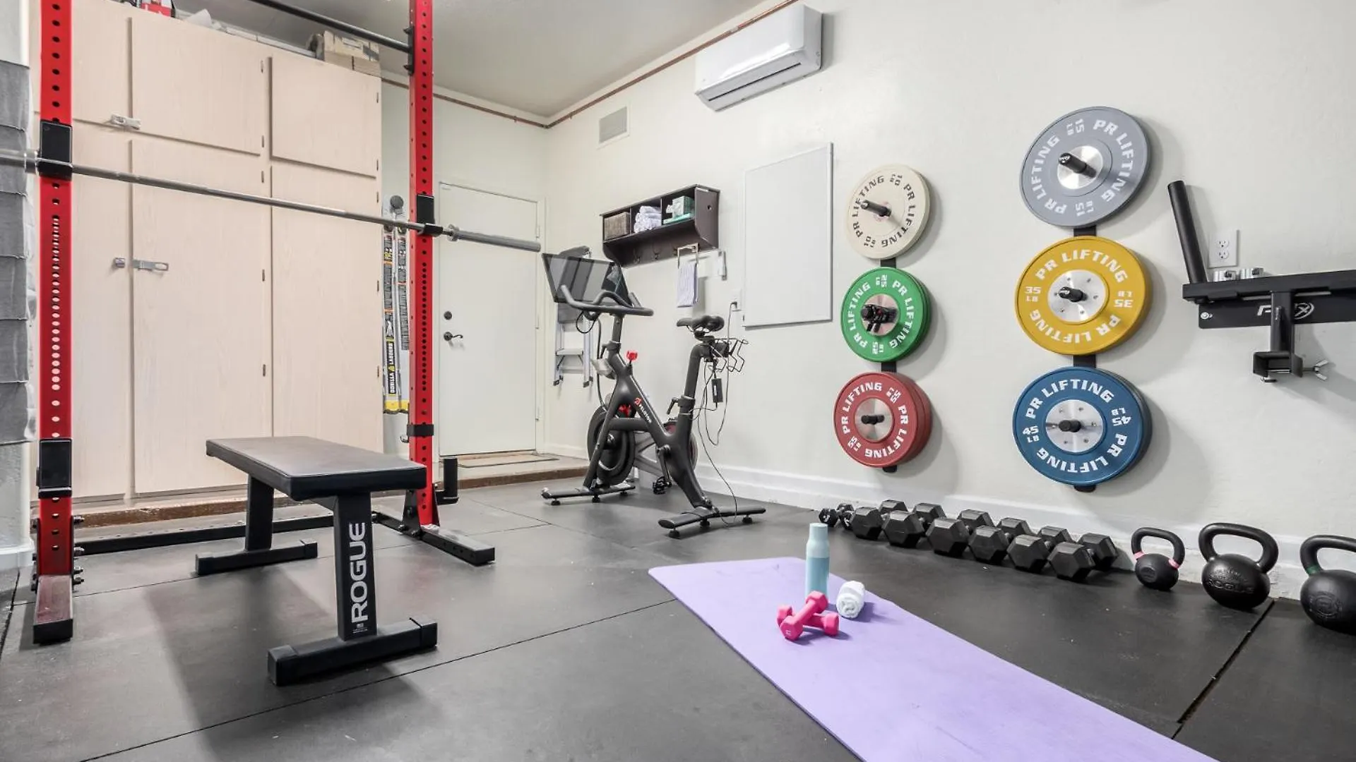 Luxury Homestyle Getaway Wpool, Gym, & Office Scottsdale