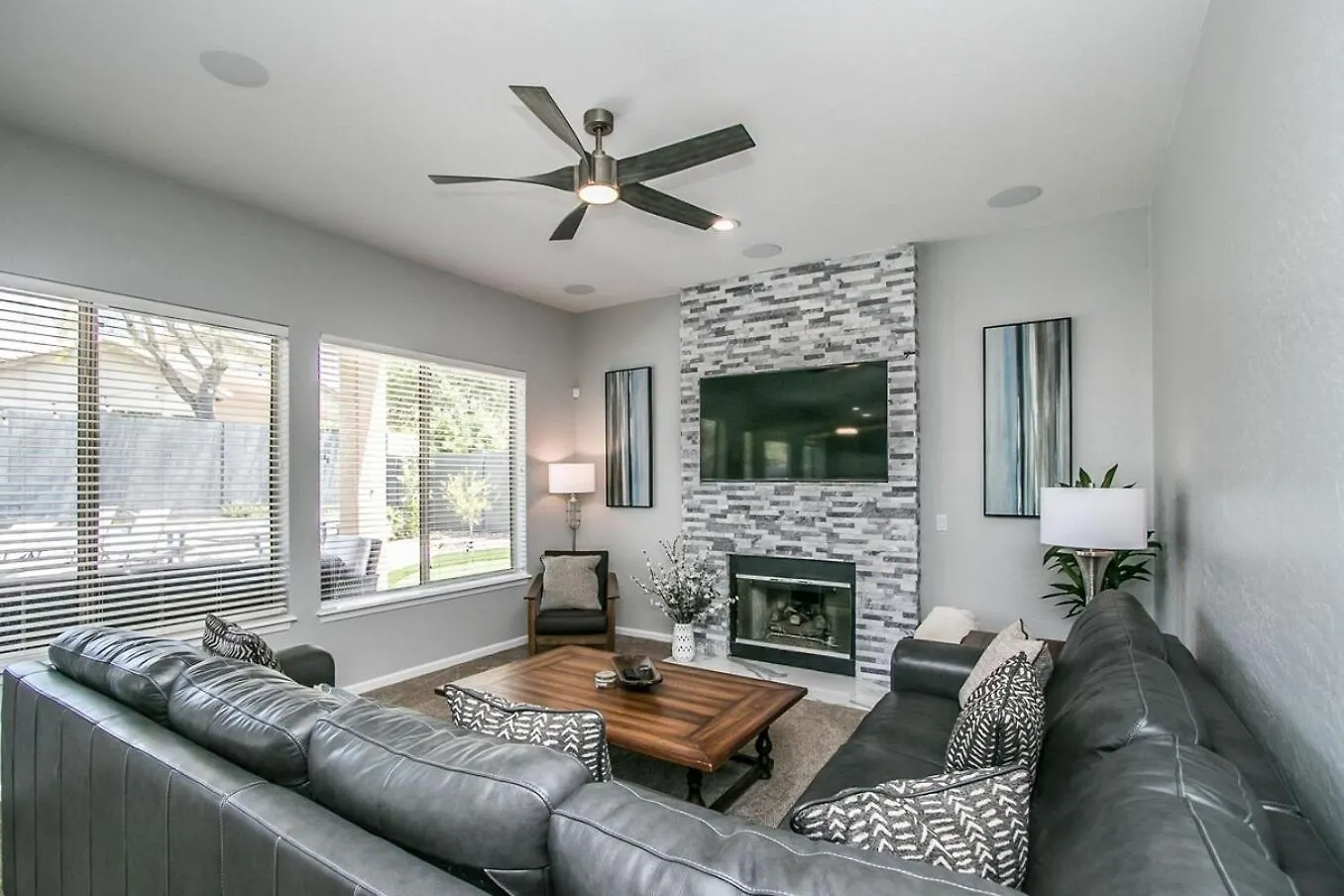 Semesterbostad Luxury Homestyle Getaway Wpool, Gym, & Office Scottsdale